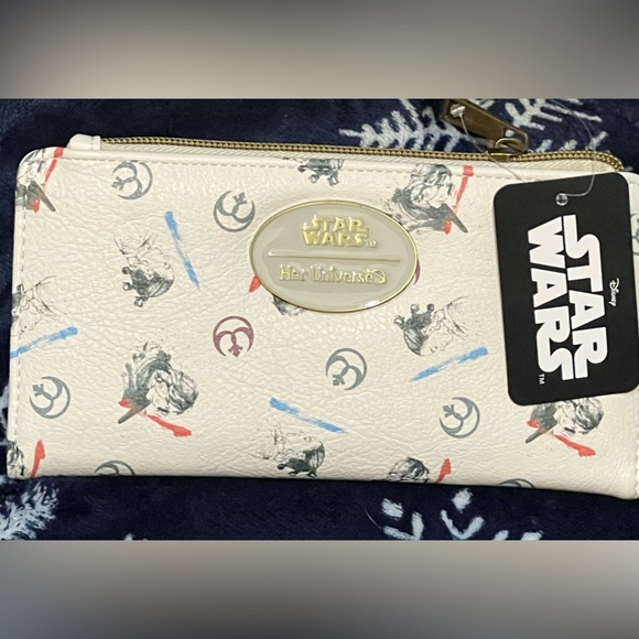 NWT Her Universe Star Wars Rey and Kylo lightsaber flap wallet - Picture 6 of 10